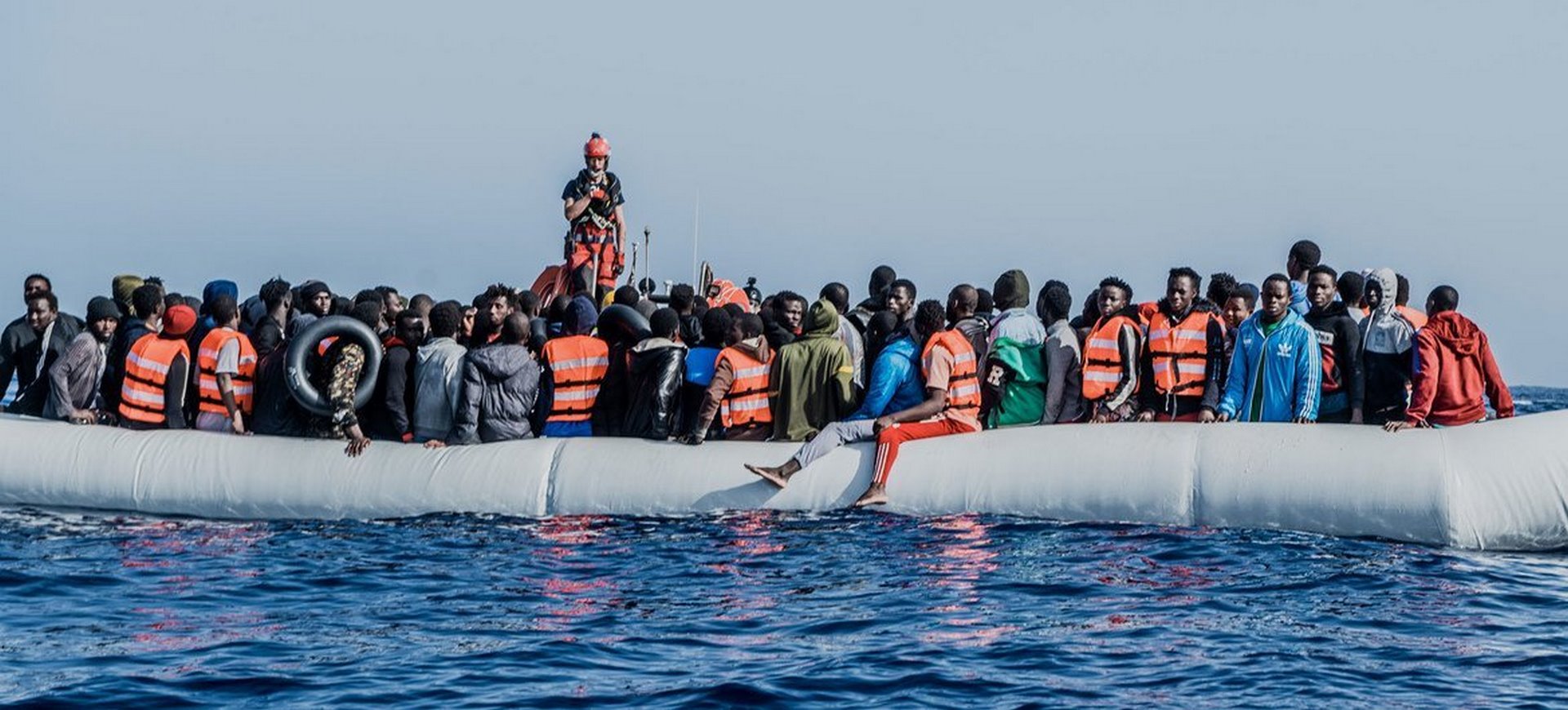 تونس تنقذ 150 مهاجراً في 