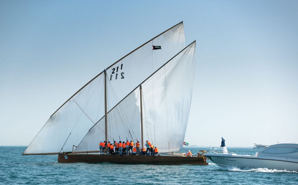 فتح باب التسجيل للمشاركة في “سباق مهرجان زايد للمحامل الشراعية 60 قدماً”