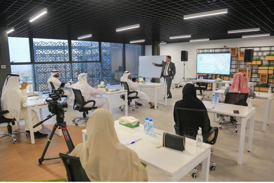 الشارقة لإدارة الأصول تنظم ورشة تدريبية بعنوان”مهارات الإلقاءوالتعامل مع وسائل الإعلام”