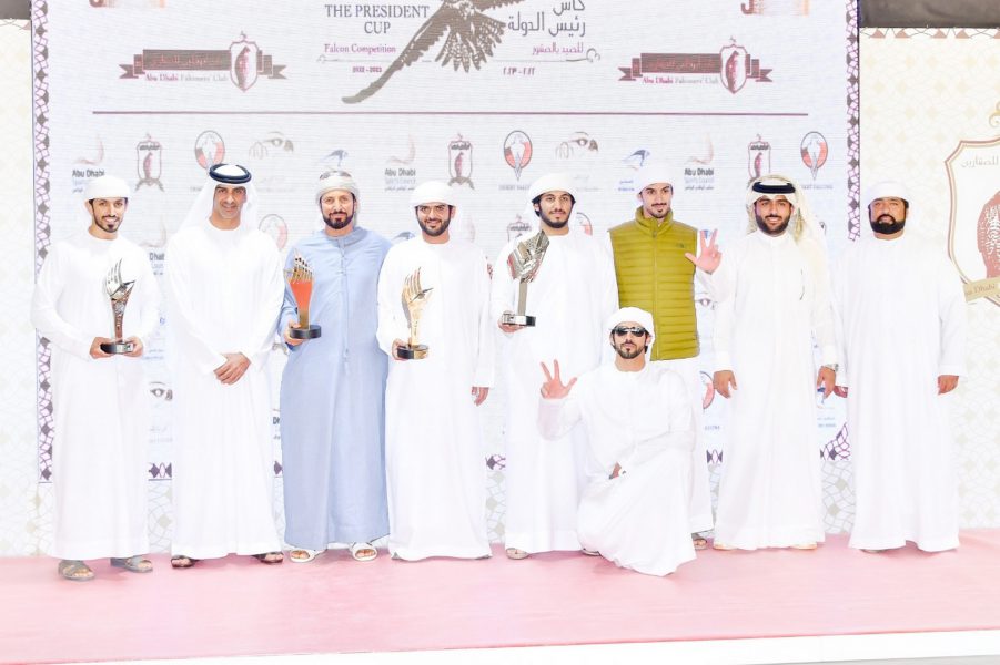 في كأس رئيس الدولة للصيد بالصقور.. “تي 4” يحلق بذهبية “رمز” الجير تبع و”59″ وصيفاً