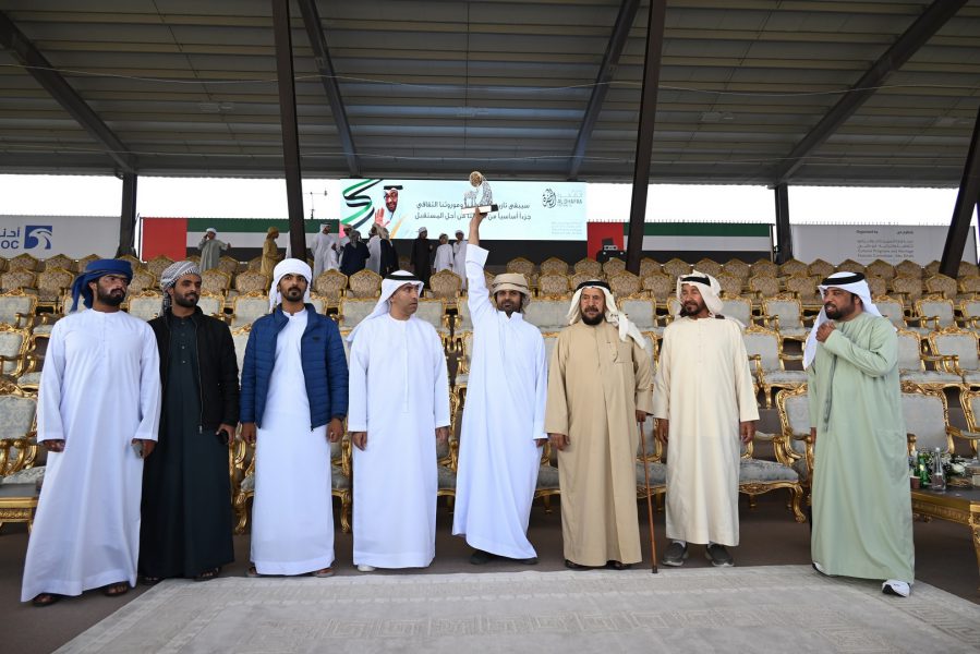 وكيل ديوان ممثل الحاكم في الظفرة يتوج الفائزين بـ”مزاينة مدينة زايد”