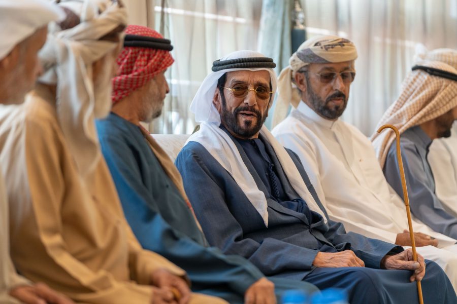 طحنون بن محمد يقدم واجب العزاء في وفاة والدة محمد وحميد بالعبده الشامسي‎‎