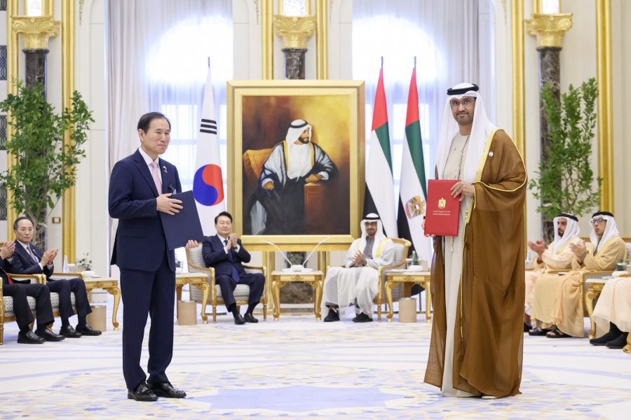 رئيس الدولة والرئيس الكوري الجنوبي يشهدان تبادل وإعلان عدد من الاتفاقيات ومذكرات التفاهم بين البلدين