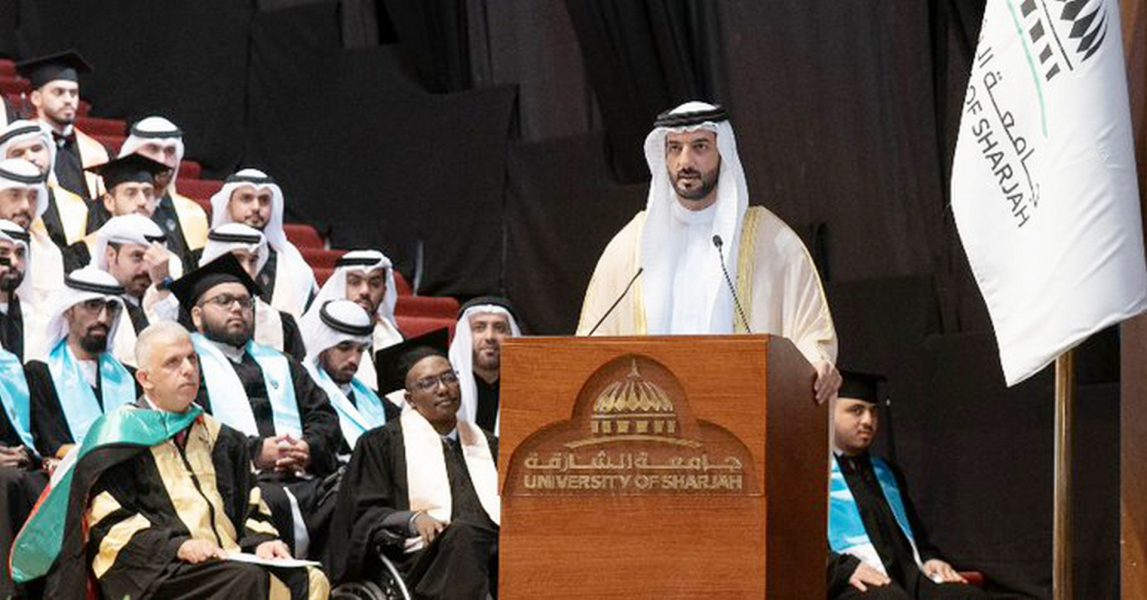 سلطان بن أحمد القاسمي يشهد حفل تخريج طلاب “دفعة اليوبيل الفضي” بجامعة الشارقة