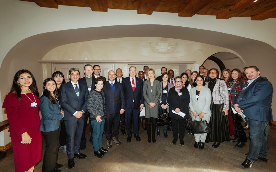 دافوس.. تحالف خيري عالمي لتعزيز الجهود لتحقيق الأهداف المعنية بالمناخ