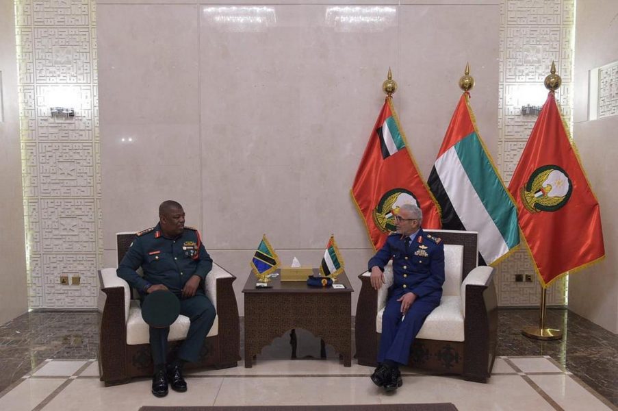 رئيس الأركان يبحث تعزيز التعاون العسكري مع رئيس أركان تنزانيا‎‎
