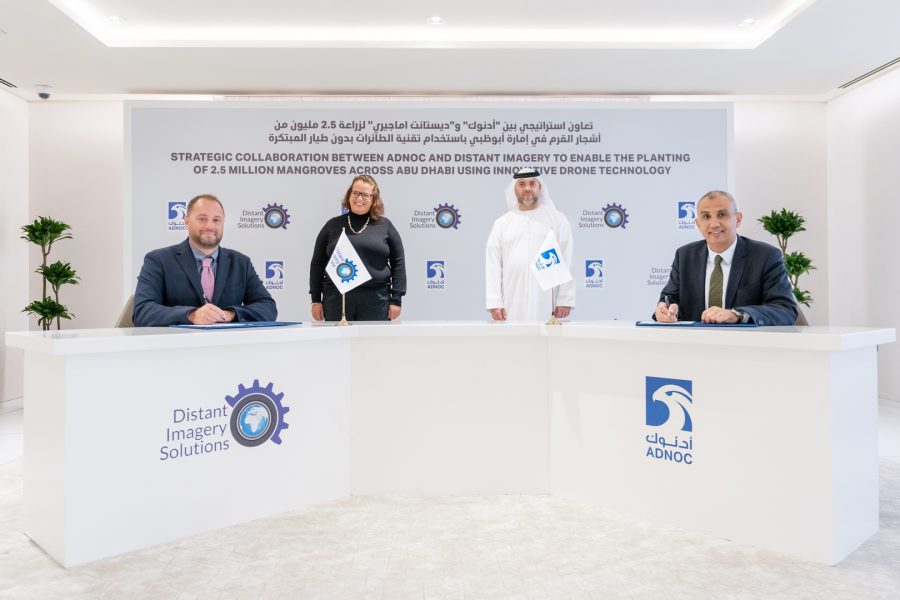 “أدنوك” تستخدم تقنية الطائرات بدون طيار المبتكرة لزراعة أشجار القرم