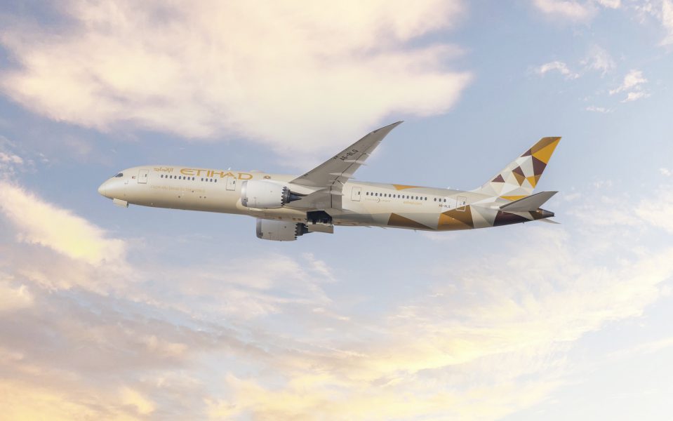 “الاتحاد للطيران” تضاعف عدد رحلاتها إلى جاكرتا