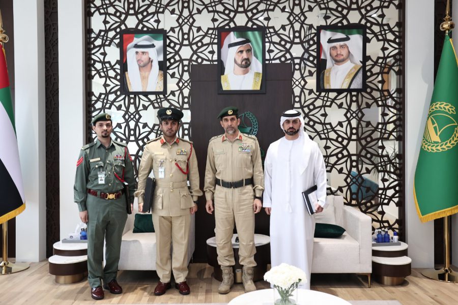 عبد الله المري يتسلم 3 شهادات دكتوراه لموظفين في شرطة دبي