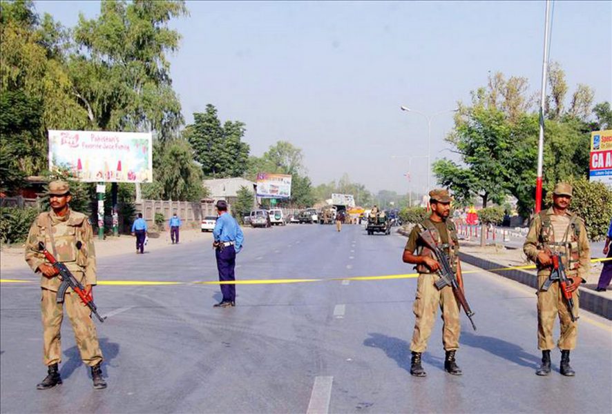 مقتل 6 بانفجارين إرهابيين في باكستان