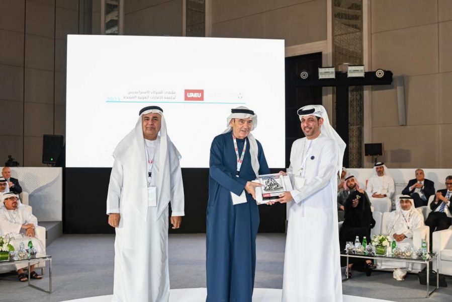 جامعة الإمارات تكرم “مركز تريندز للبحوث والاستشارات” كأول مركز بحثي مستقل