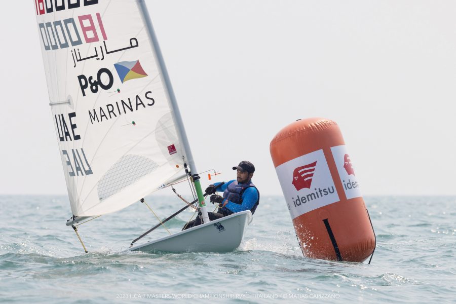 عادل خالد يهدي الإمارات فضية العالم ألكا 7-ماسترز