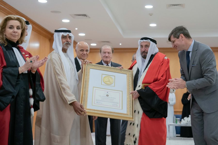 حاكم الشارقة يتسلم الزمالة الفخرية العالمية من جامعة باريس بانثيون – أساس