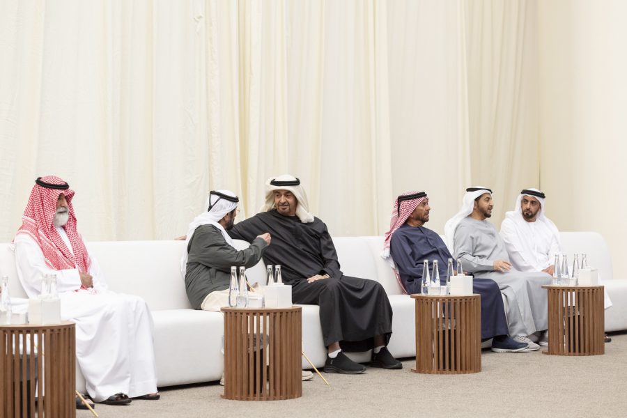 رئيس الدولة يتقبل تعازي الشيوخ والمواطنين في وفاة الشيخة مريم الفلاسي