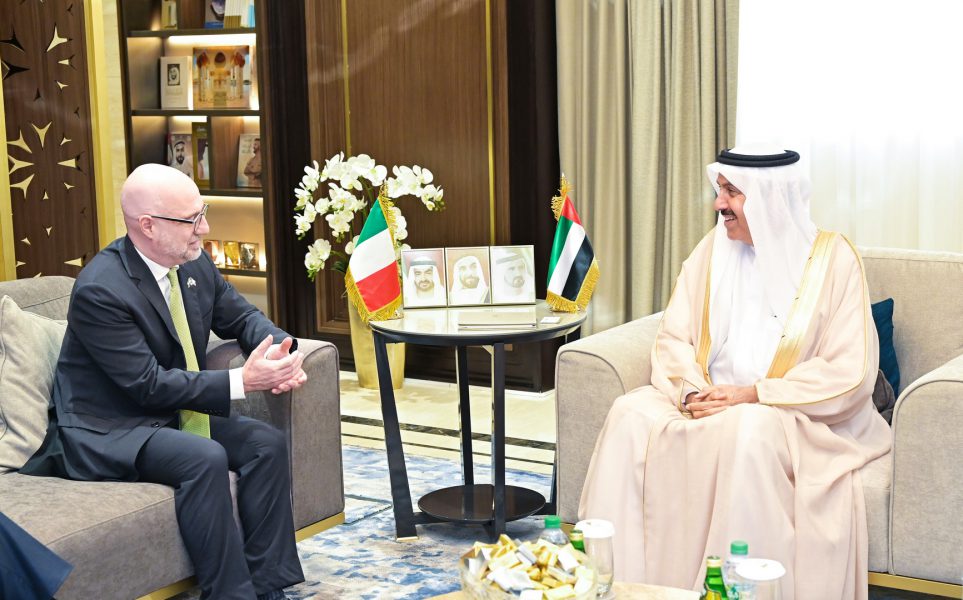 صقر غباش يبحث مع السفير الإيطالي تعزيز التعاون البرلماني