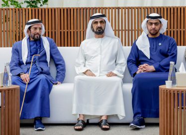 محمد بن راشد يقدّم واجب العزاء في وفاة الشيخة مريم بنت عبدالله بن سليم الفلاسي