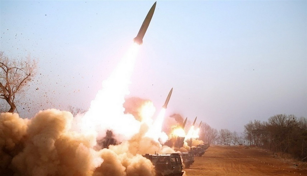 كوريا الشمالية تطلق صواريخ كروز قبالة ساحلها الشرقي
