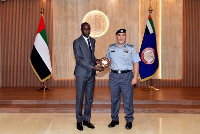مدير عام شرطة أبوظبي يلتقي سفير السنغال