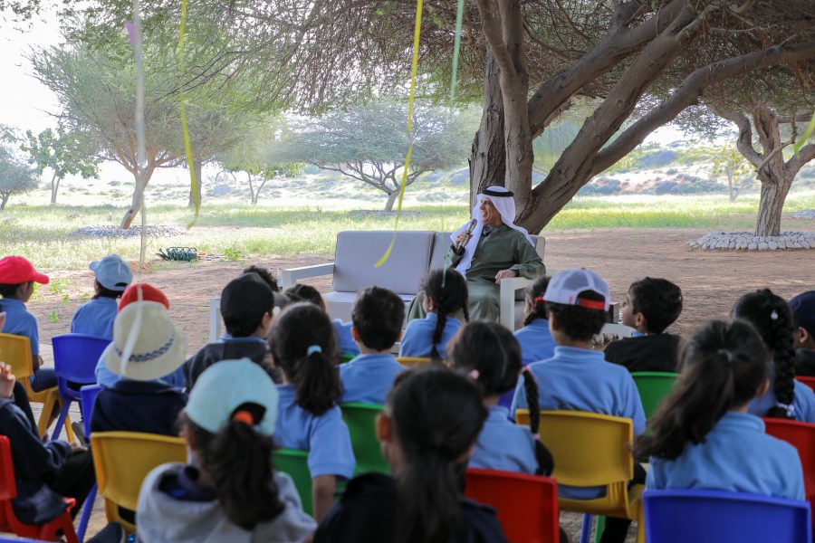 حاكم رأس الخيمة يلتقي أبناءه طلبة الصف الأول من المدرسة الابتدائية الدولية