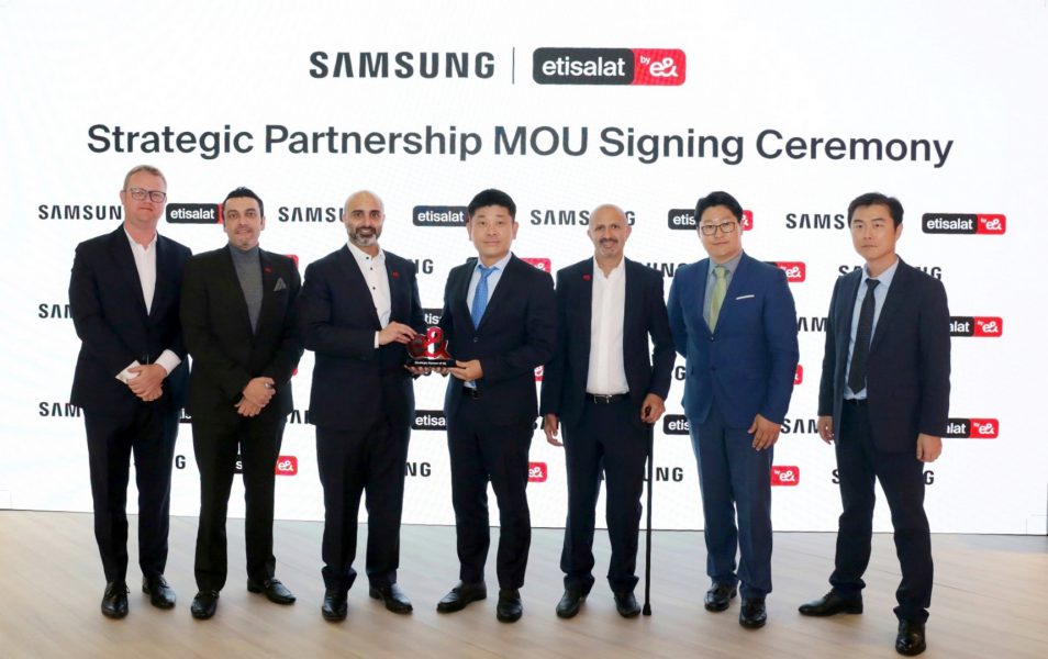 اتصالات من &e وسامسونج تتعاونان لتقديم أحدث التجارب الرقمية في دولة الإمارات
