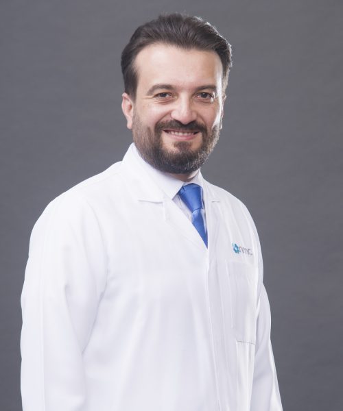 رئيس قسم العيون في مستشفى أن أم سي رويال بمدينة خليفة يشخص الضوء الأزرق وإجهاد العين الرقمي