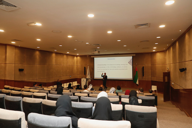 “إقتصادية الشارقة” تعرف الطلاب على خطوات النجاح في تنفيذ المشاريع الصناعية