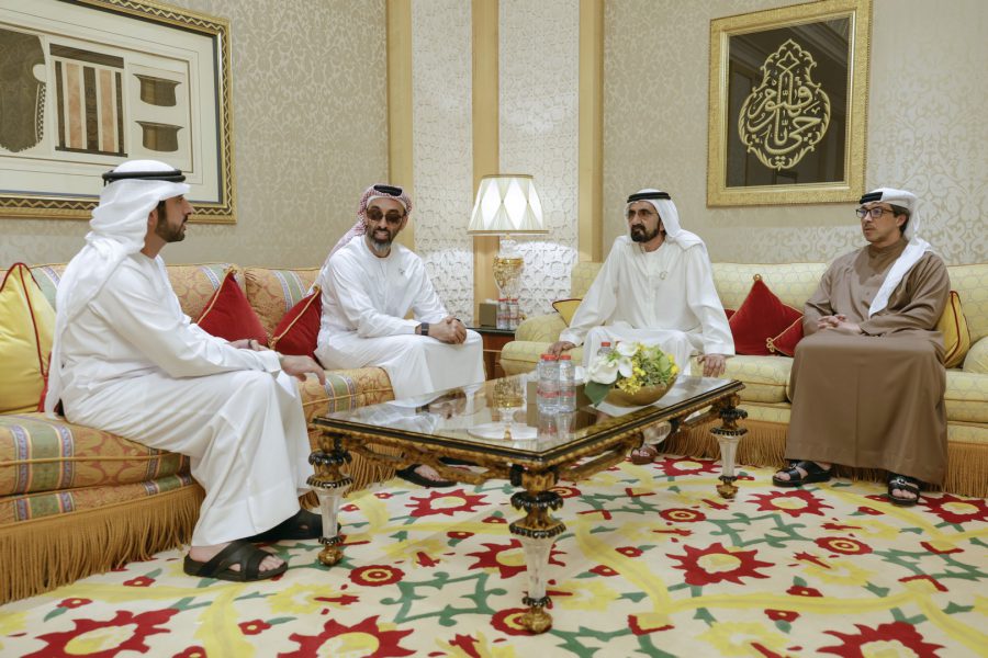 محمد بن راشد يستعرض مستجدات عملية التطوير الشاملة في الدولة مع طحنون ومنصور بن زايد‎‎