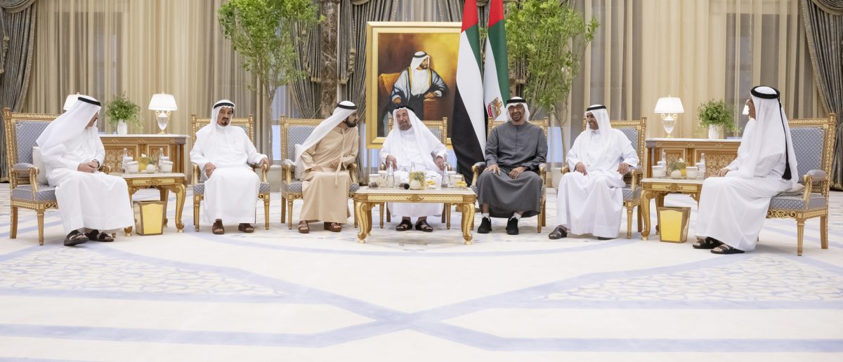 رئيس الدولة يستقبل حكام الإمارات والشيوخ في قصر الوطن