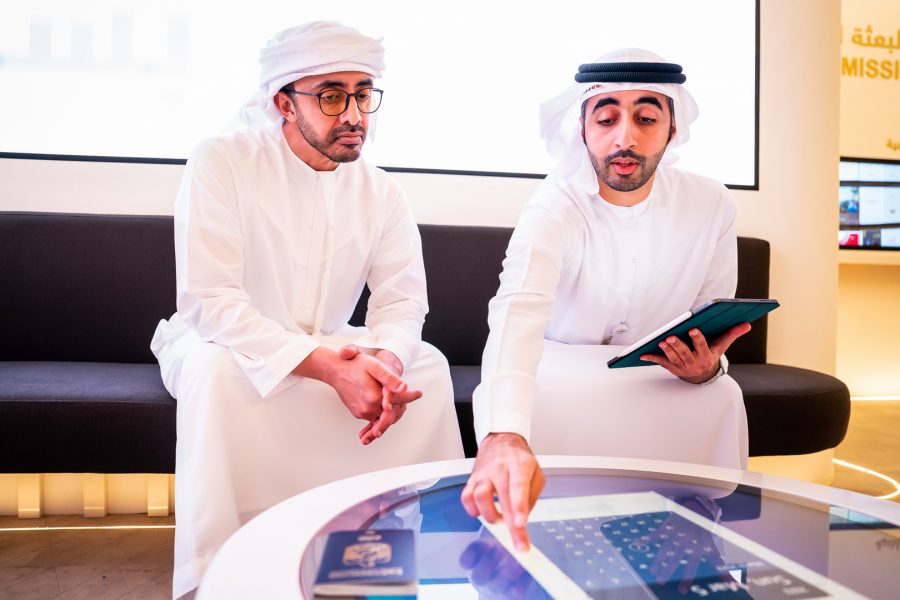 عبدالله بن زايد يطلق مشروع “البعثة الذكية” الأول من نوعه عالمياً