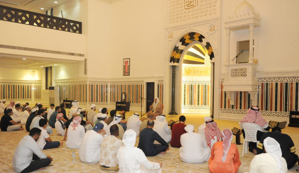 محاضرات ودروس للعلماء الضيوف تلقي الضوء على فضل شهر رمضان وكيفية استقباله