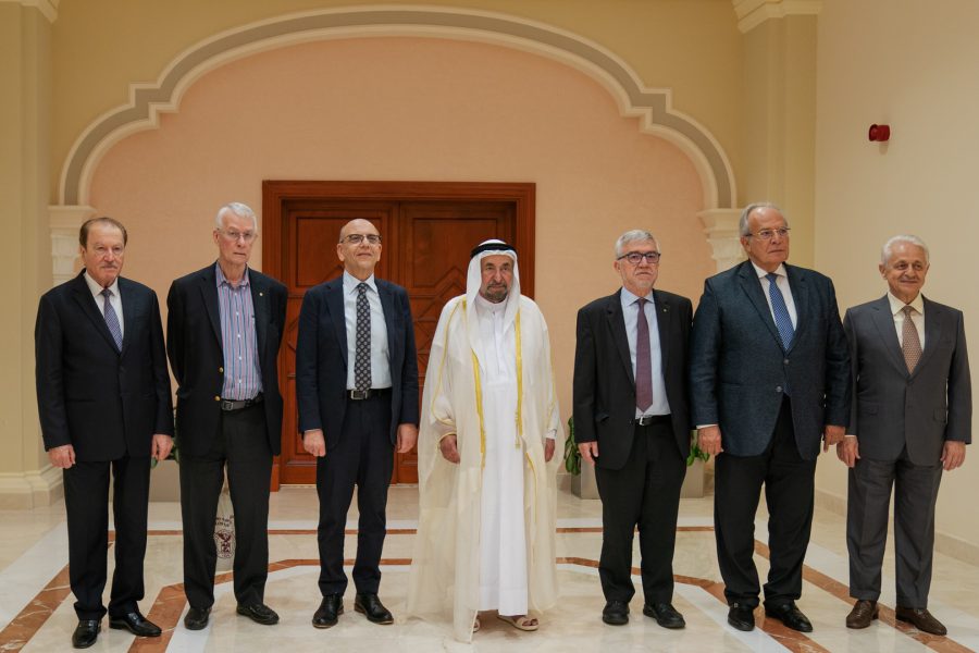 سلطان القاسمي يستقبل ضيوف منتدى المعرفة والتعليم في الشارقة‎‎