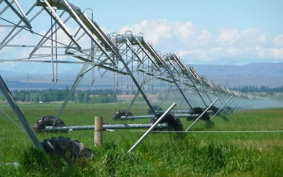 كيف تساعد أنظمة الري الذكي المزارعين على مواجهة أزمة المناخ؟