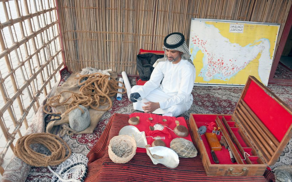 نادي تراث الإمارات يشارك في مهرجان سباق دلما التاريخي السادس