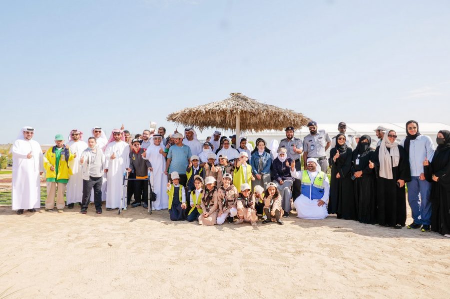 بلدية أبوظبي تزرع 1000 شتلة من القرم بجانب حديقة النباتات الملحية في الشليلة