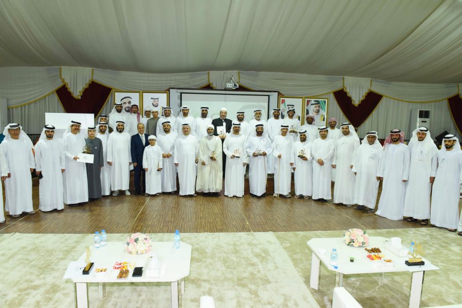 “كلنا الإمارات”: الإحسان سَمت في أخلاقيات الشيخ زايد وفطرة في نفسه