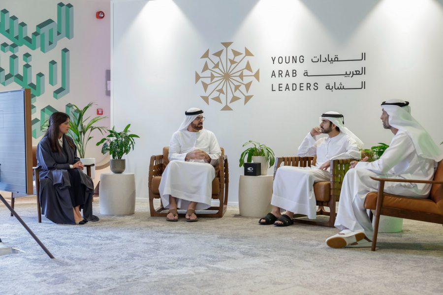 حمدان بن محمد يطلع على الخطط المستقبلية لـ “القيادات العربية الشابة”