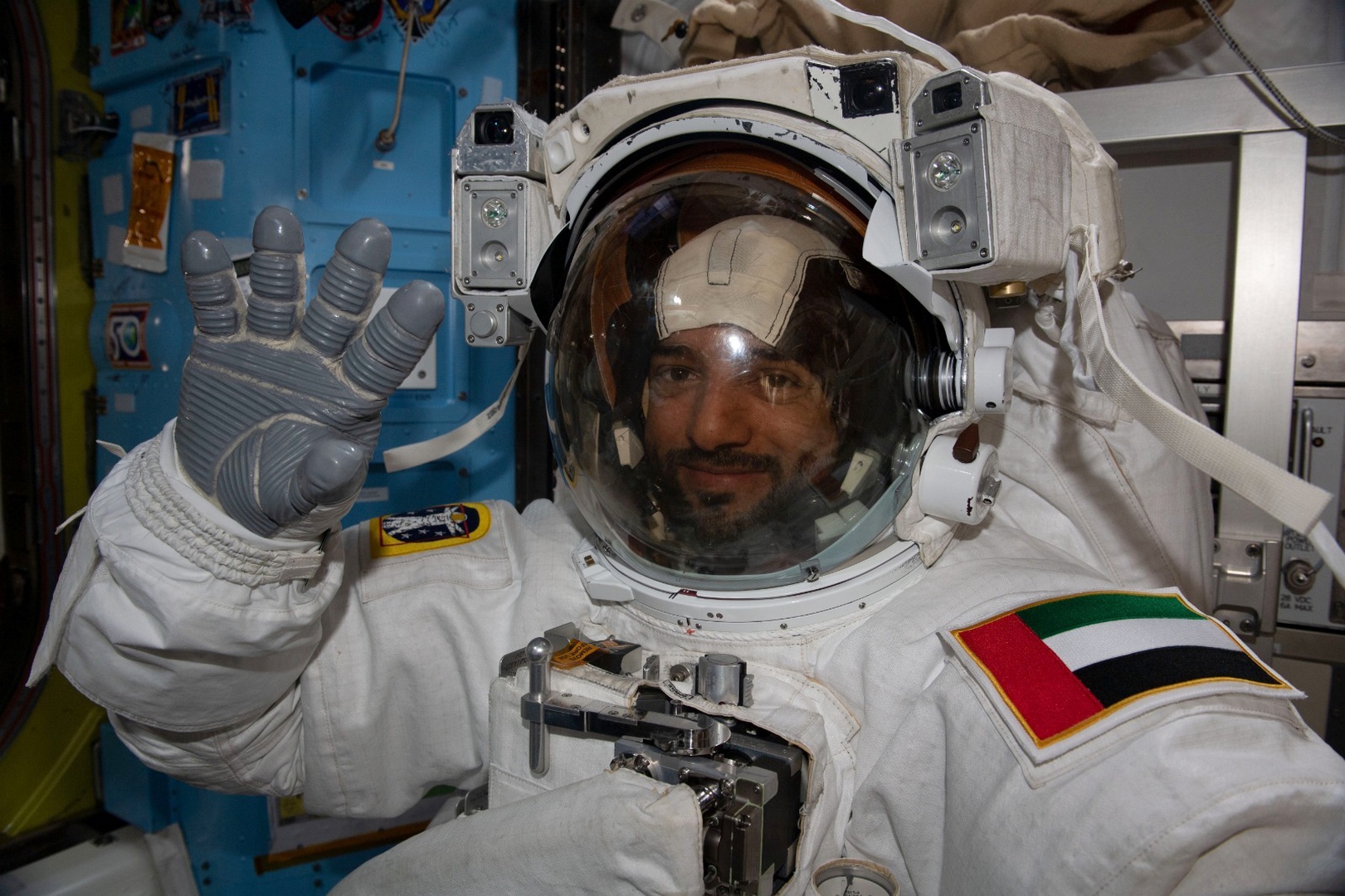 سلطان النيادي يخوض اليوم أول مهمة سير في الفضاء بتاريخ العرب ‹ جريدة الوطن