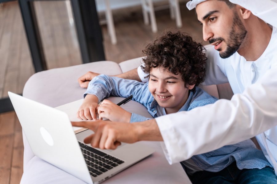 التنمية الأسرية” تنظم ورشة التقنيات الحديثة تزامناً مع “السلامة الرقمية لمجتمع مسؤول”.