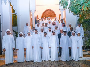 نقل تحيات منصور بن زايد.. زايد بن حمد يستقبل لجان التحكيم الوطنية والعارضين في مسابقات جمال الخيل العربية