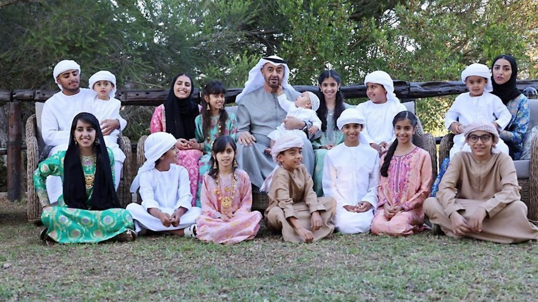 رئيس الدولة يهنئ الحكام وشعب الإمارات والمقيمين والعالم بعيد الفطر