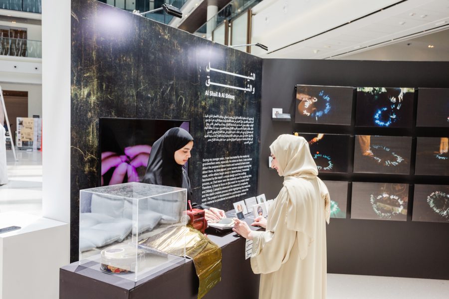 هالة بدري تزور “معرض الخريجات 2023” في كلية الفنون بجامعة زايد