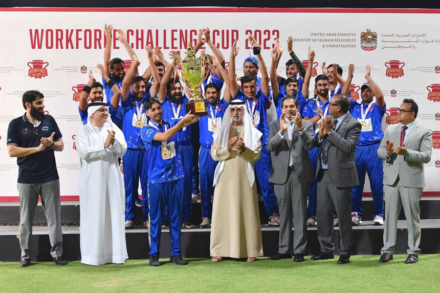 نهيان بن مبارك وعبد الرحمن العور يكرمان الفائزين بـ “تحدي القوى العاملة للكريكت”