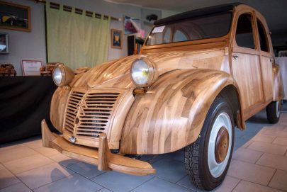 مزاد على سيارة خشبية فريدة من نوعها في فرنسا