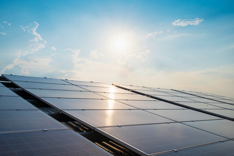 “مصدر” تواصل جهودها لرفع القدرة الإنتاجية لمشاريعها حول العالم