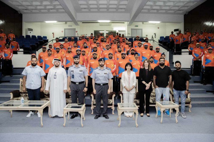 شرطة أبوظبي تعزز وعي سائقي “الدليفري” بقواعد السلامة المرورية