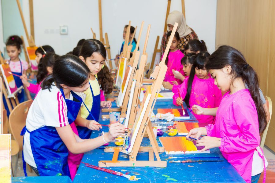 المخيمات الصيفية لـ”نادي سيدات الشارقة” بيئة آمنة للأطفال واليافعات