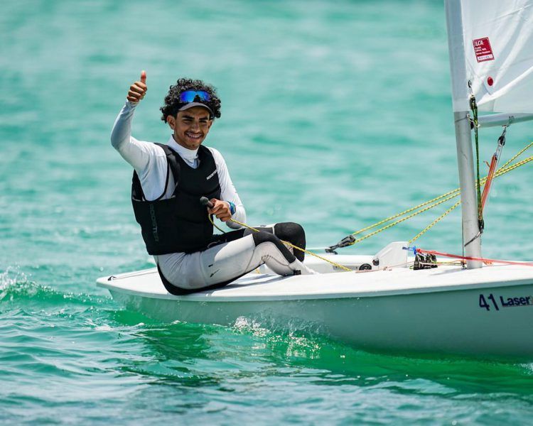 بطولة “البارح” للشراع الحديث.. نتائج مميزة لبحارة أبو ظبي في اليوم الأول