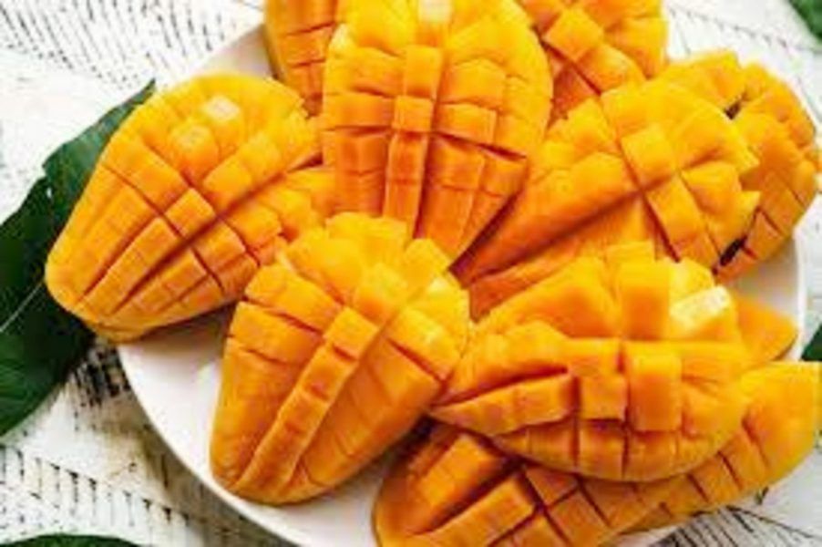 الإفراط في تناول” المانجو” يسهم بزيادة الوزن