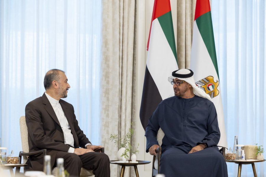 رئيس الدولة يبحث العلاقات الثنائية مع وزير خارجية إيران