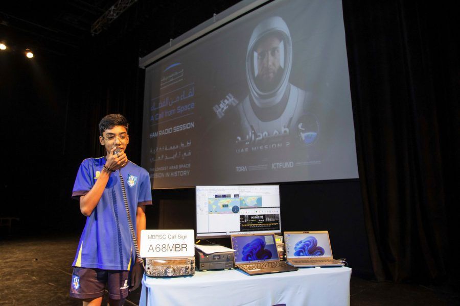 سلطان النيادي يتفاعل مع الطلاب في خامس اتصال لاسلكي من محطة الفضاء الدولية